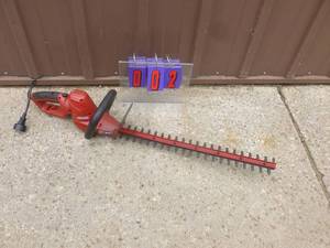 Craftsman 110 volt 22  hedge trimmer. Looks nearly new. Tested & works. As shown.