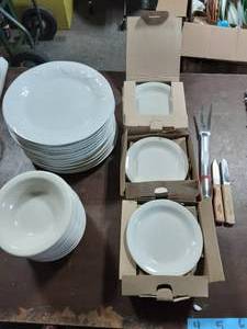lot 4 image: Syscoware (Restaurant Quality) 12-New Small Plates, 10-Bowls, 12-Gibson Plates, Misc