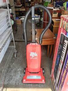 lot 28 image: Dirt Devil Upright Vacuum (Works Well)