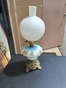 lot 29 image: Vintage Lamp With Globe