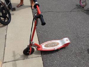 lot 34 image: Razor Scooter (No Charger)
