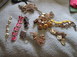 Lot of costume jewlery...