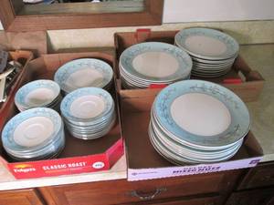 Set of Lynnwood serving ware...