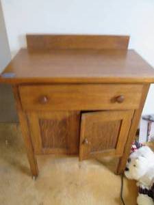 Nice wood stand28 x 18  31 inches t...