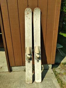 Set of Vintage wood water skis in f...
