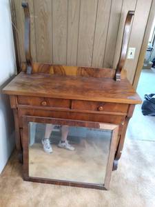 Vintage Wood 4 drawer dresser on wh...