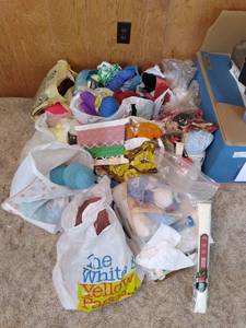 Huge lot of crafting yarn and start...