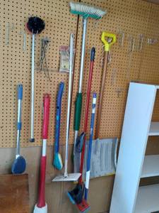Lot of misc cleaning tools. You get...