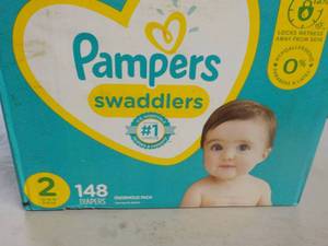 Box of 148 Pampers Swaddlers #2 siz...