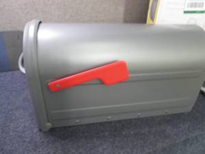 Mapleton Mail Box- top dented...