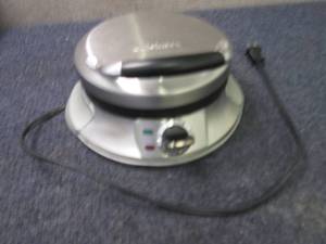 Cuisinart Waffle Maker- powers on...
