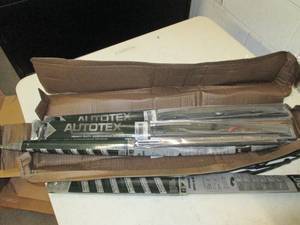 lot 13 image: 4 autotex heavy duty windsahield wi...