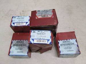 lot 21 image: 5 boxes of machine screwscap screw...