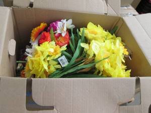 lot 113 image: box of fake flowers ...