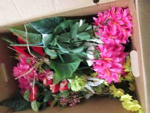 lot 114 image: box of fake flower ...