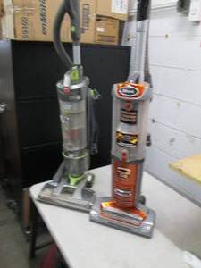 lot 247 image: 2 vacums both power on ...
