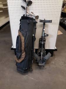 lot 391 image: Mens RH Northwestern Golf Clubs w Bag and Cart