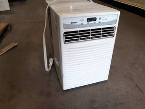 lot 401 image: Kenmore 12,000 BTU Window Air Conditioner - 115V
