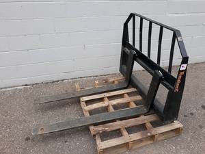 lot 353 image: Set of Skidloader Pallet Forks - 48 - 2800 LBS Capacity
