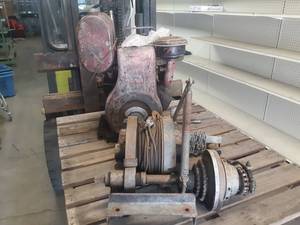 lot 405 image: Vintage Wisconsin Engine w Winch Assembly