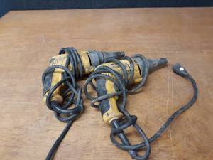 lot 413 image: Lot of (2) DeWalt Screw Guns