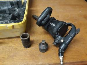 lot 425 image: KLUTCH 1 Pneumatic Impact Wrench in Case