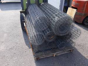 lot 426 image: Large Lot of 48 Rabbit Fencing - Includes (9) 10, (5) 20 and (1) 70 Section