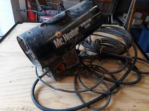 lot 429 image: MR. Heater 50,000 to 85,000 BTU Propane Torpedo Heater