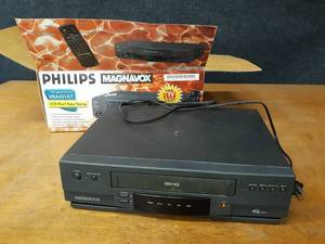 lot 436 image: Magnavox VCR - No Remote - Working when last used