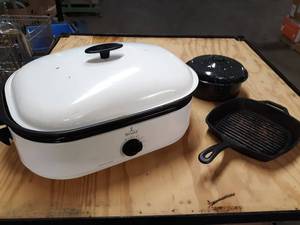 lot 439 image: Large Electric Roaster, Cast Iron Pan and More