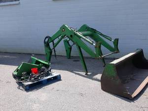 lot 356 image: John Deere 640 Loader w Controls and Bucket - Removed from 6010 Tractor
