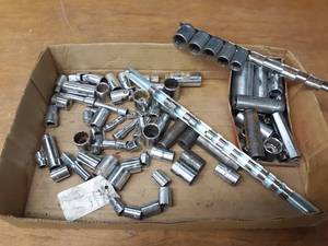 lot 454 image: Large Lot of Craftsman Sockets