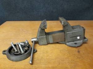 lot 362 image: Columbian 4-12 Bench Vise - Made in the USA