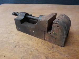lot 461 image: 4 Vise