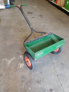 lot 463 image: Scotts ALL METAL Seed Spreader