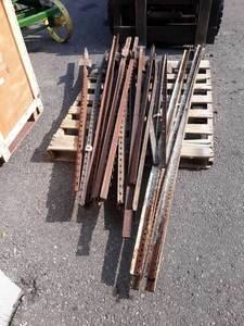 lot 464 image: Lot of (22) Steel Posts and Fence Posts