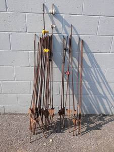 lot 465 image: Lot of (30) Rod Fence Posts - Between 48 and 60