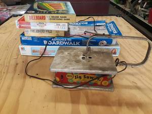 lot 533 image: Vintage Toy Jigsaw and Assorted Board Games