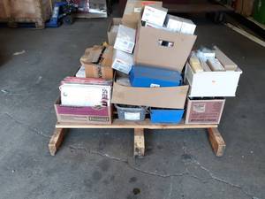 lot 541 image: PALLET LOT - Misc. Commercial Supplies