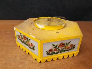 lot 544 image: Vintage Yellow Mushroom Ceiling Light - About 15 x 5