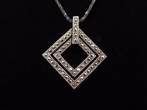 lot 8 image: .925 Sterling Silver Art Nouveau Pendant Necklace