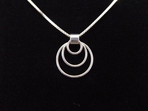lot 15 image: .925 Sterling Silver Nesting Rings Pendant Necklace