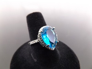 lot 26 image: .925 Sterling Silver Pear Cut Aquamarine Crystal Ring Size 7.75