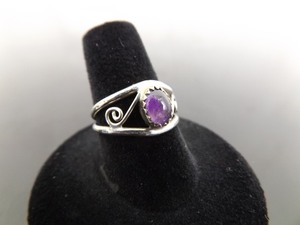 lot 36 image: .925 Sterling Silver Amethyst Cabochon Ring Size 7.75
