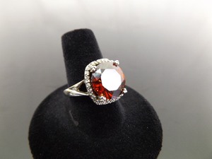 lot 32 image: .925 Sterling Silver Faceted Garnet Crystal Ring Size 8
