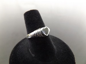 lot 46 image: .925 Sterling Silver Inlayed Black Onyx Heart Ring Size 7