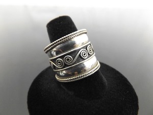 lot 54 image: .925 Sterling Silver Scrolled Thick Band Ring Size 9.5
