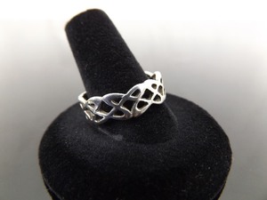 lot 57 image: .925 Sterling Silver Celtic Knot Ring Size 11