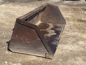 lot 5 image: Skid-Loader Snow Bucket