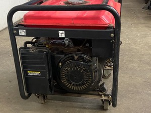 lot 25 image: 6500Watt Gas-Powered Generator